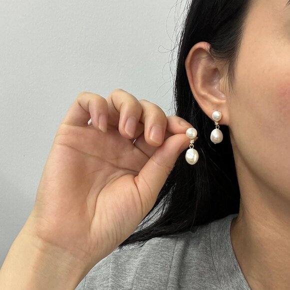 Women's Handmade Freshwater Cultured Baroque Pearl Dangling Drop White Earring - Picture 2 of 7